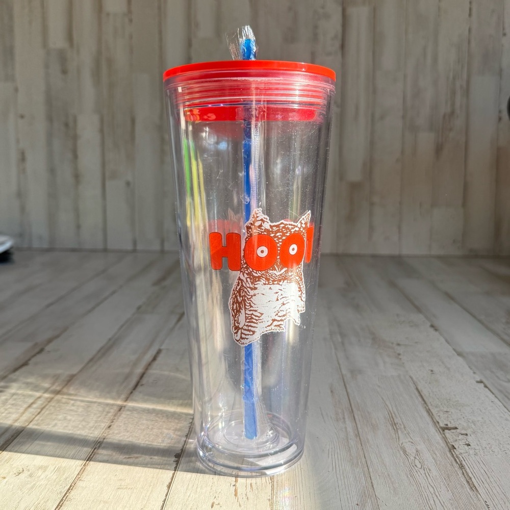 Hooters Tumbler with lid and straw